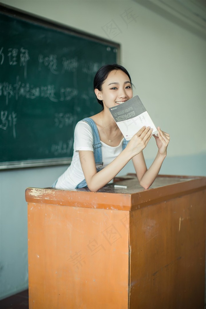 我和闺蜜拿黄瓜互慰